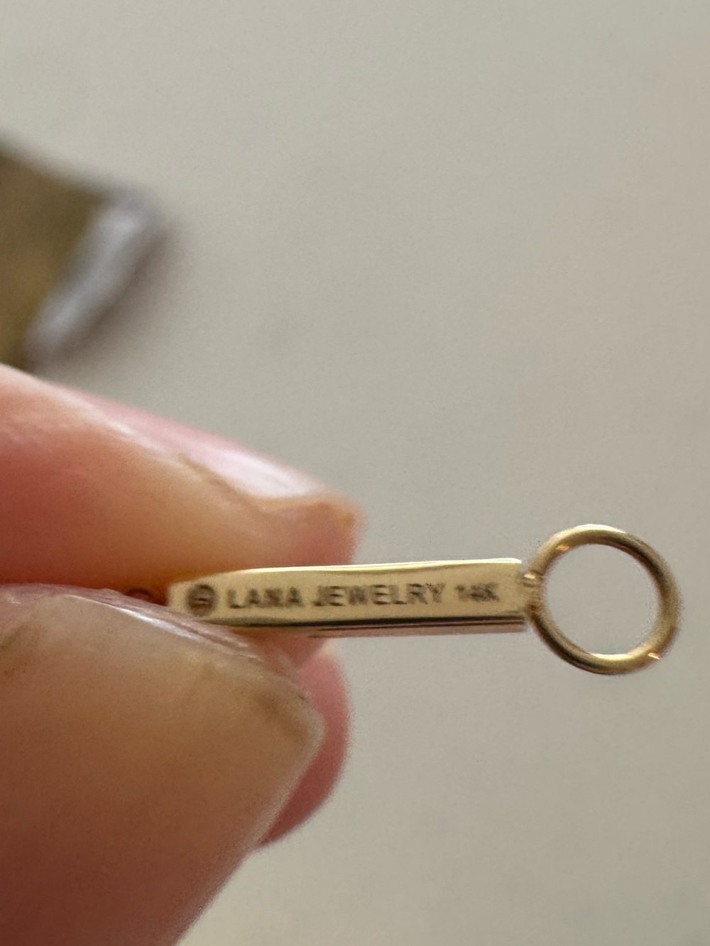LANA petit Malibu toggle necklace in gold - Picture 6 of 6